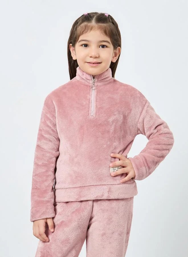 ستايلي مجموعة من جوغر وسويت شيرت سادة بفرو صناعي