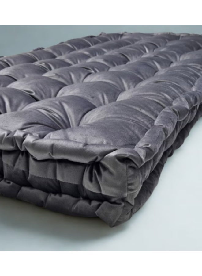 A luxurious mattress with soft velvet fabric and polyester filling. - Image 3
