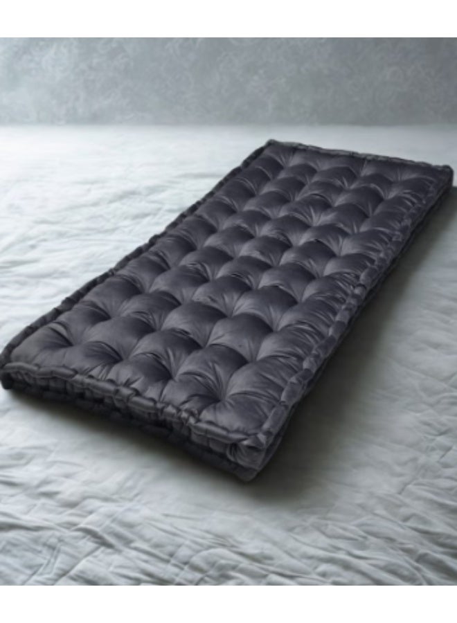 A luxurious mattress with soft velvet fabric and polyester filling. - Image 5