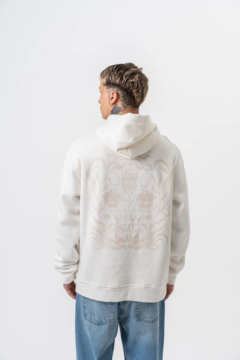 ريسباير هودي رجالي واسع (Oversize) بغطاء رأس مطبوع بعبارة "Garden" لون إيكرو