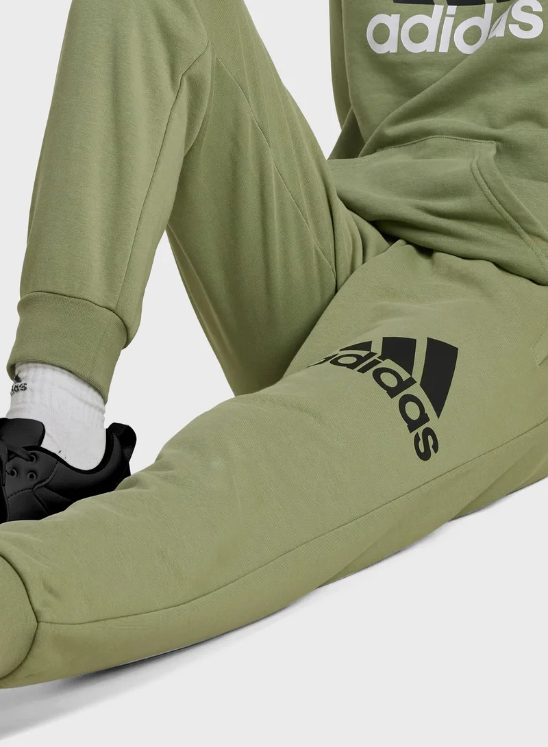 adidas بنطال رياضي شبابي بشعار كبير للماركة