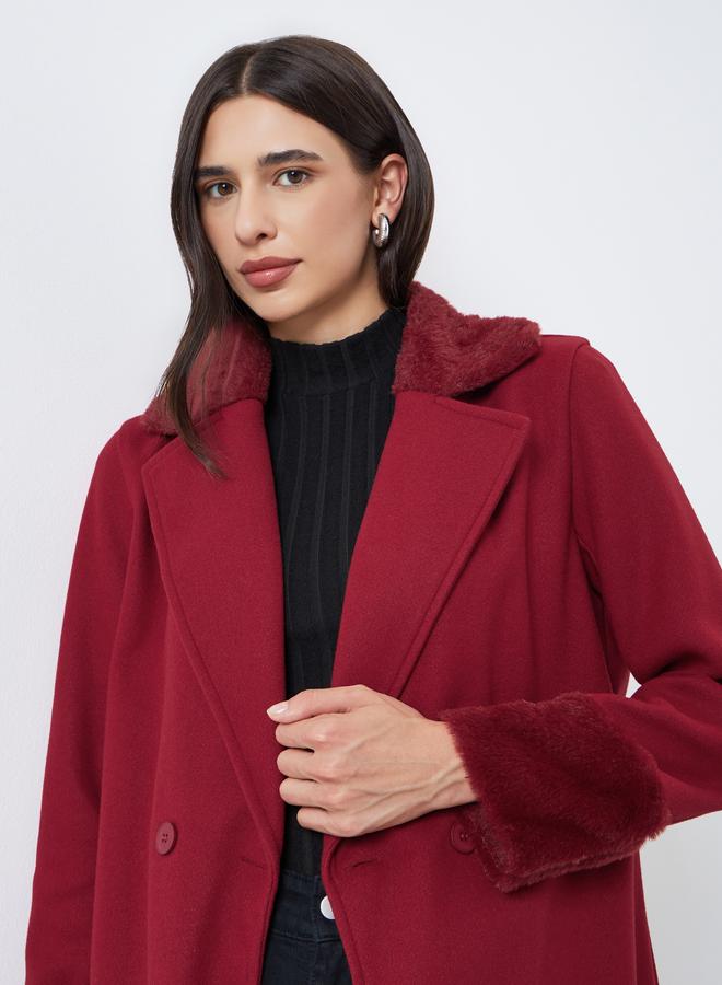 ستايلي معطف ميدي بقصة عادية وحزام وتفاصيل فرو صناعي - Image 4