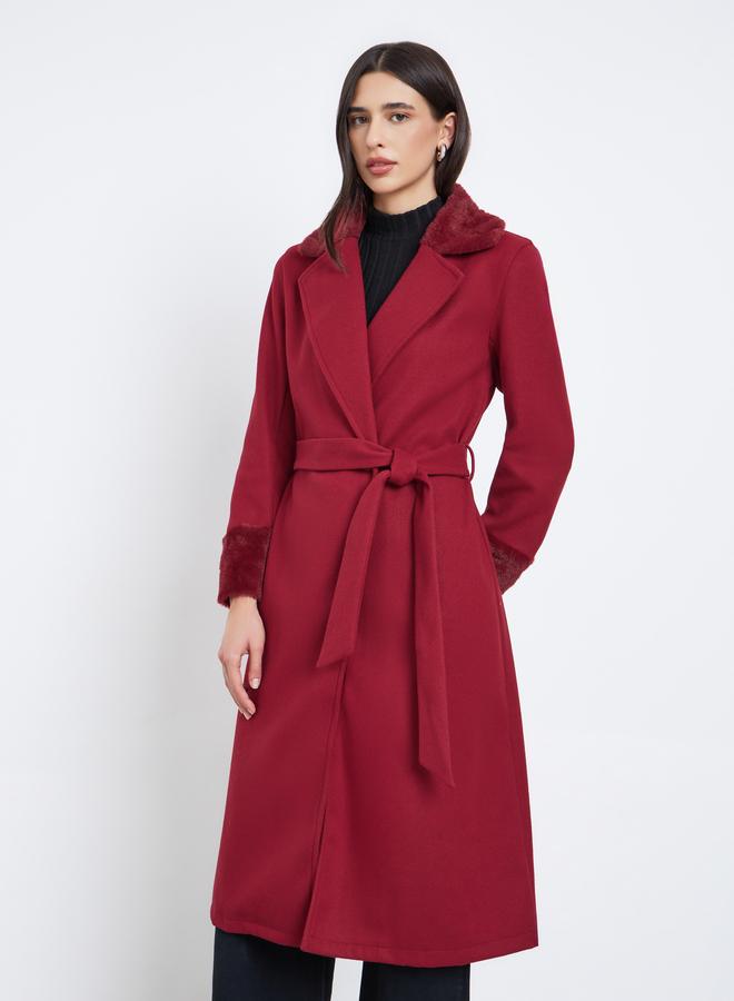 ستايلي معطف ميدي بقصة عادية وحزام وتفاصيل فرو صناعي - Image 3