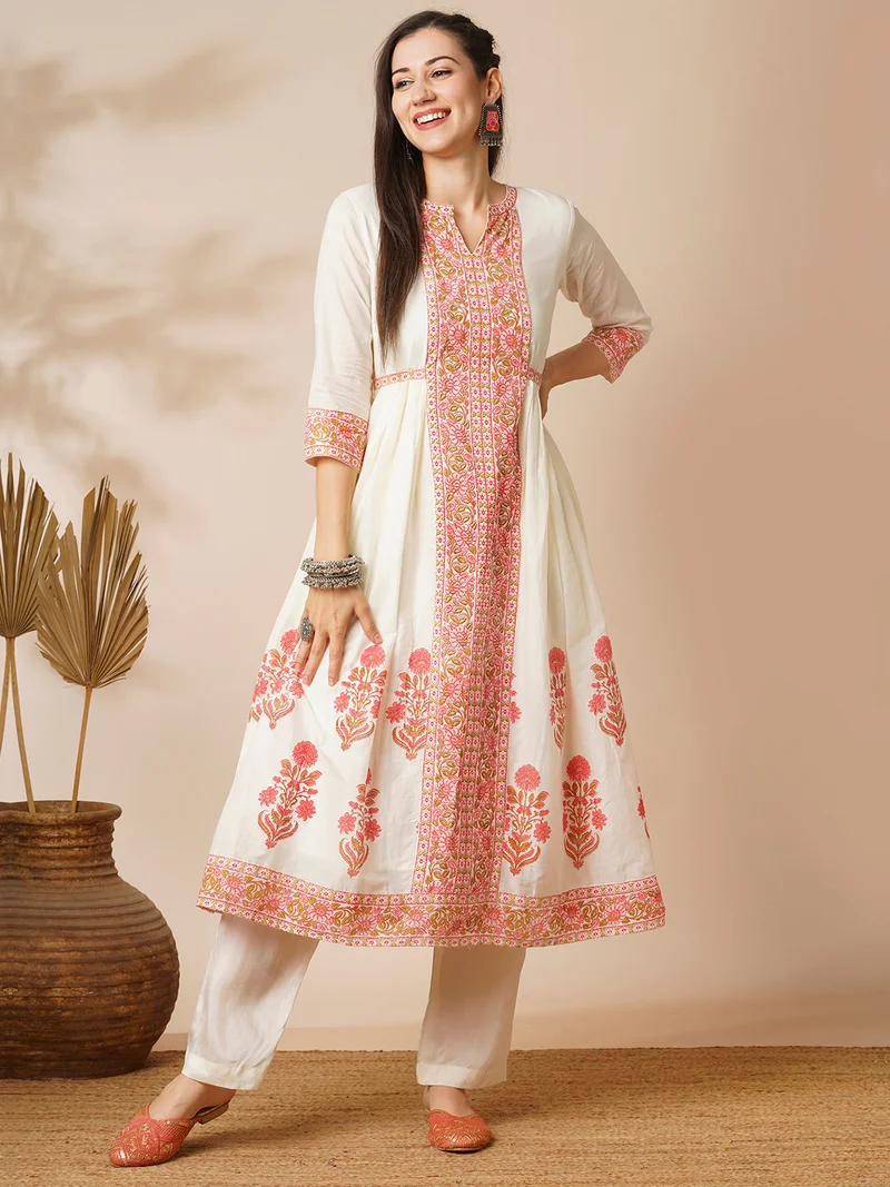 جلو باص Women Floral Printed Notched Neck Pure Cotton A-Line Kurta