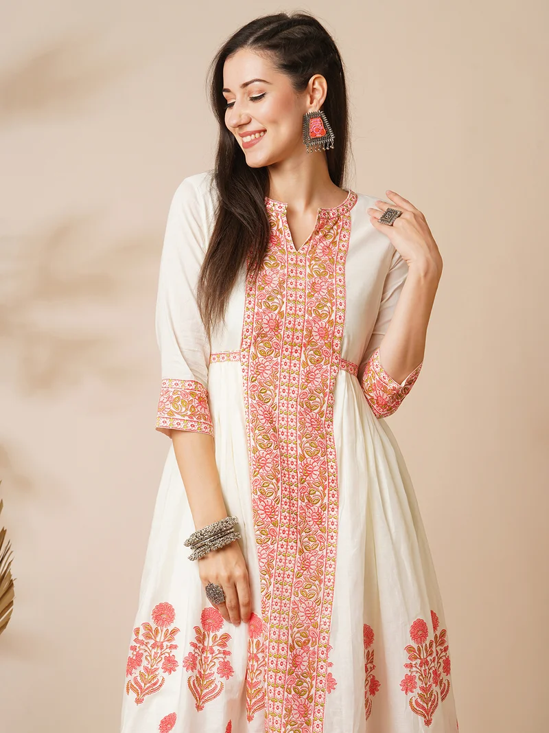جلو باص Women Floral Printed Notched Neck Pure Cotton A-Line Kurta