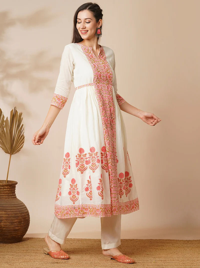 جلو باص Women Floral Printed Notched Neck Pure Cotton A-Line Kurta