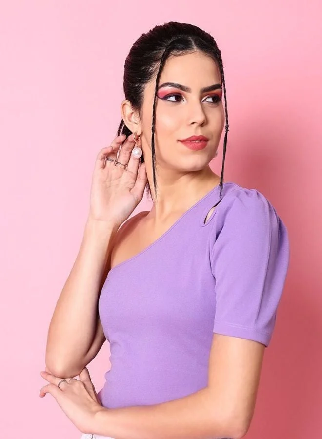 مرفوعة Women Regular Fit Solid Asymmetric Neck Short Sleeve One Shoulder Top