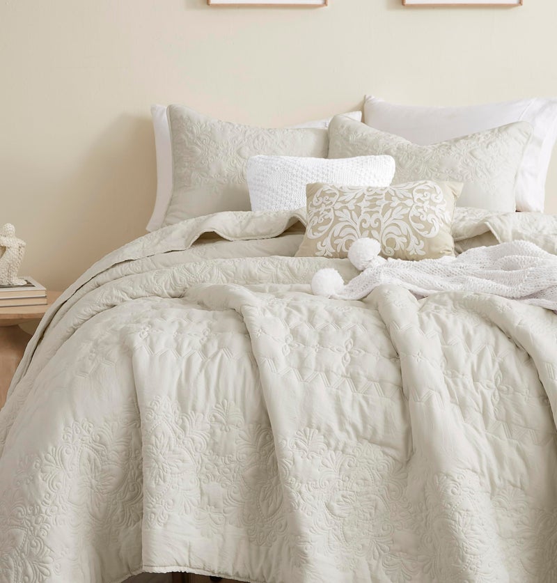 B2EVER Boho Light Beige Quilt King Size Bedding Sets with Pillow Sham, Bohemian Lightweight Bedspread Coverlet, Farmhouse Floral Vintage Thin Comforter Bed Cover All Season, 3 Pieces, 104x90 inches - Image 3