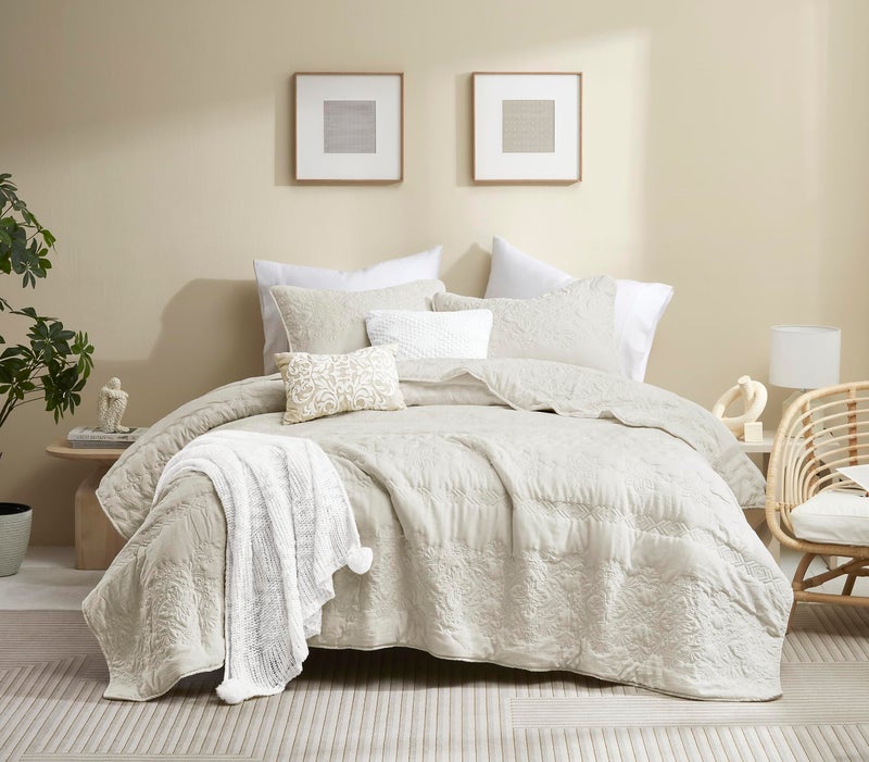 B2EVER Boho Light Beige Quilt King Size Bedding Sets with Pillow Sham, Bohemian Lightweight Bedspread Coverlet, Farmhouse Floral Vintage Thin Comforter Bed Cover All Season, 3 Pieces, 104x90 inches - Image 1