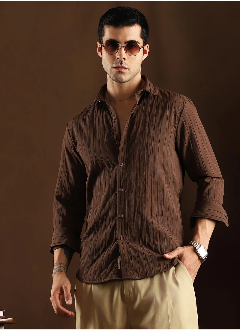 كامبوس سوترا Campus Sutra Men's Chocolate Brown Quilt-Tactile Shirt For Casual Wear | Mid-Rise | Regular Fit | Button Closure | Shirt Crafted With Comfort Fit For Everyday Wear