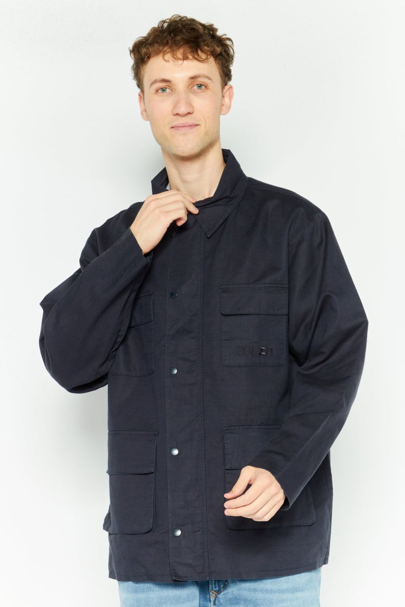 ESPRIT جاكيتات قميص دنيم مزينة بشعار رجال إسبريت × راحة واستجمام، أزرق Navy - Image 1