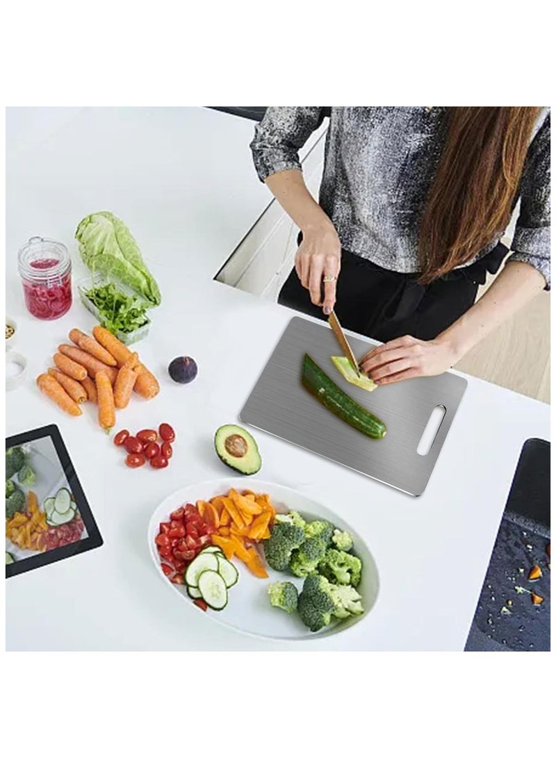 بيوينتي 304 لوح تقطيع من الفولاذ المقاوم للصدأ للمطبخ واللحوم والفواكه والمعجنات والبيتزا والجبن والخضروات ولوح تقطيع معدني للمطبخ ولوح تقطيع اللحوم مزدوج الجانب مضاد للانزلاق ولوح عجين （39 * 28 * 0.2） - Image 4
