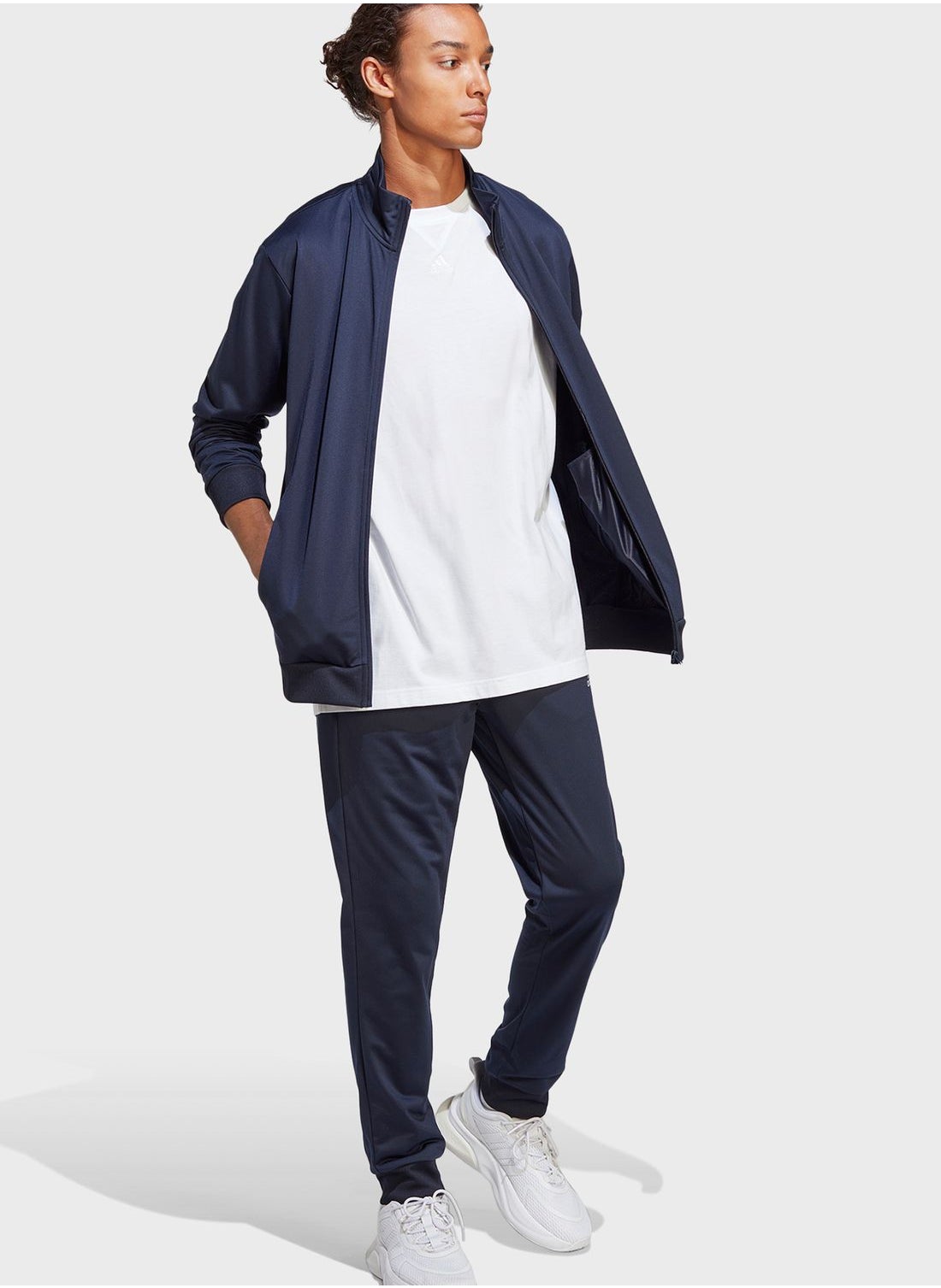 Linear Logo Tricot Tracksuit - https://f.nooncdn.com/p/pzsku/Z9B8DB8629DC02F19EAA0Z/45/_/1702404745/d4136848-db28-4cae-b5fb-39311fc28844.jpg?width=original