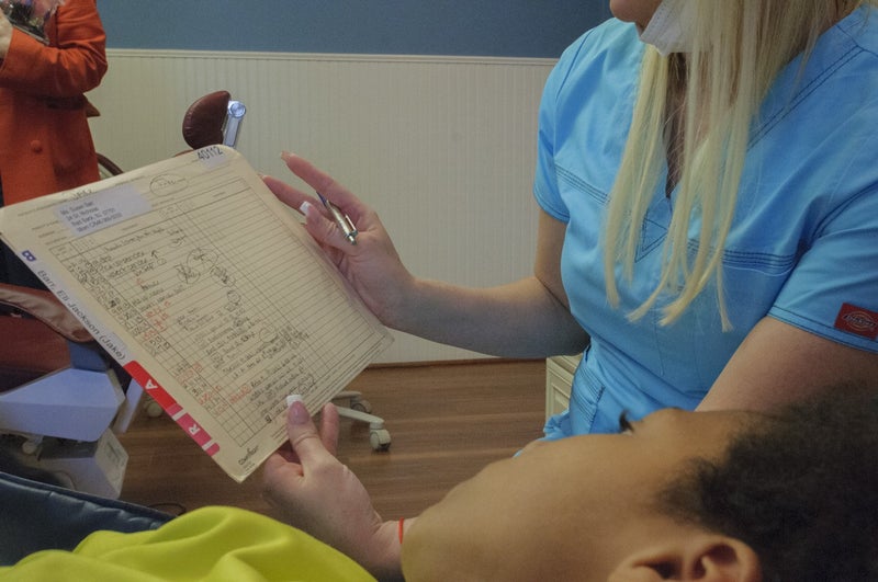 Zebra Pen Zebra F-402 Ballpoint Pen, Retractable, Fine 0.7 Mm, Black Ink, Stainless Steel/black Barrel - Image 3