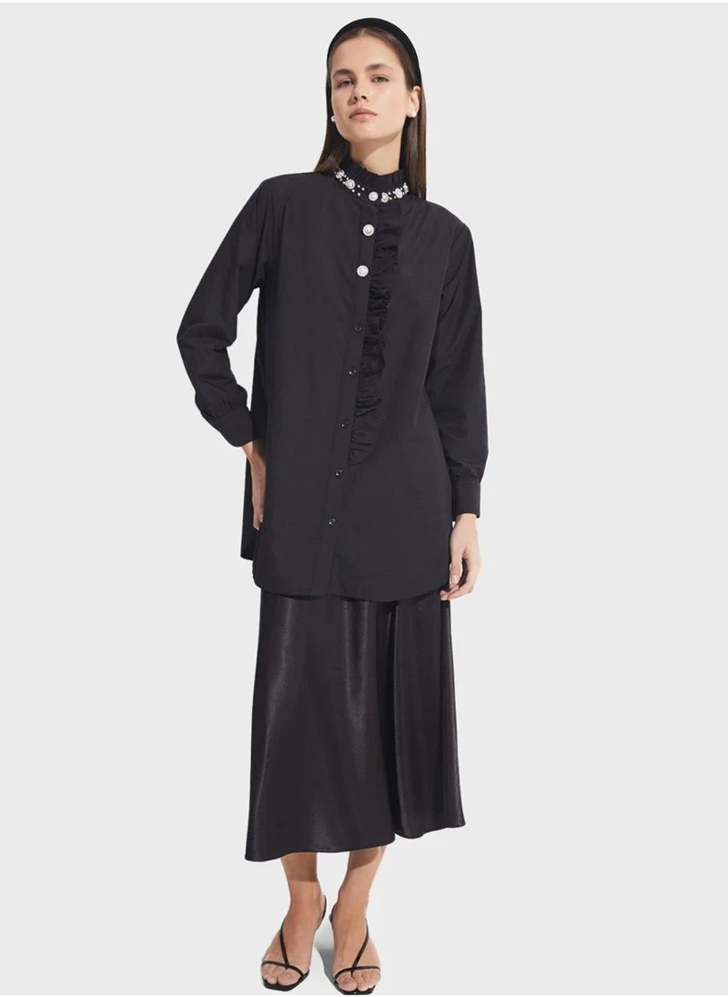 JUNE Embroidered Neck Button Down Shirt