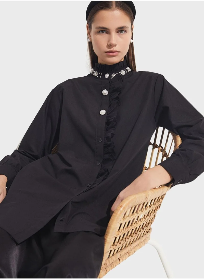 JUNE Embroidered Neck Button Down Shirt