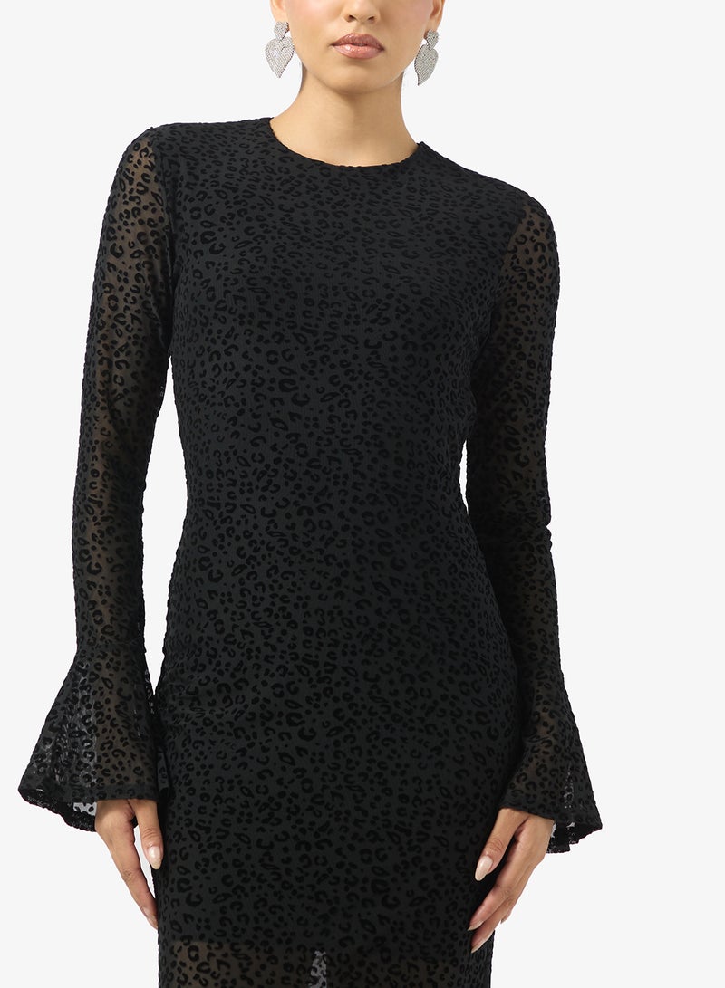 جينجر فستان ضيق بياقة عالية وفتحة خلفية - Image 3