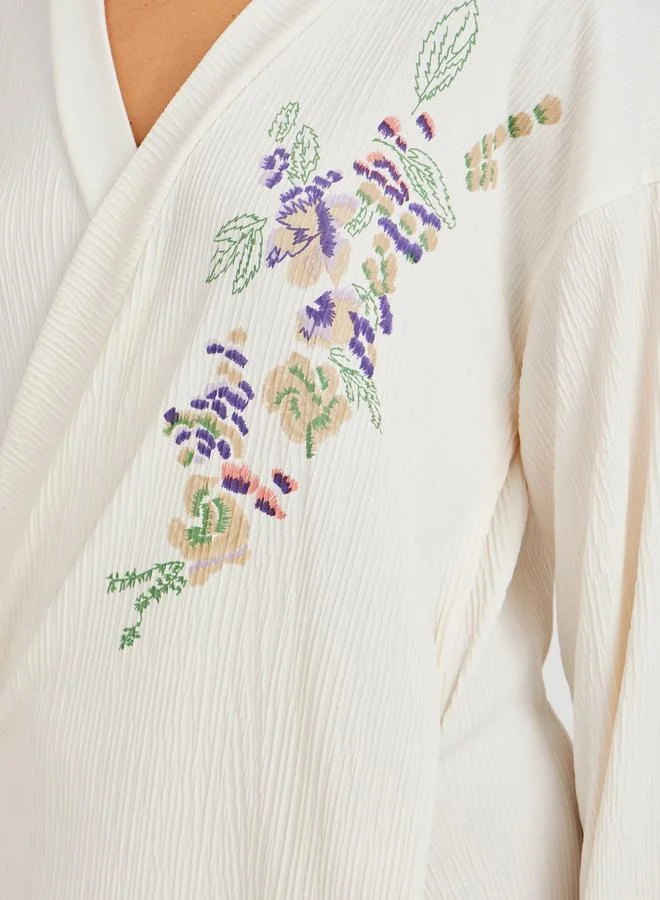 Styli Styli Embroidered V-Neck Knee-Length Robe