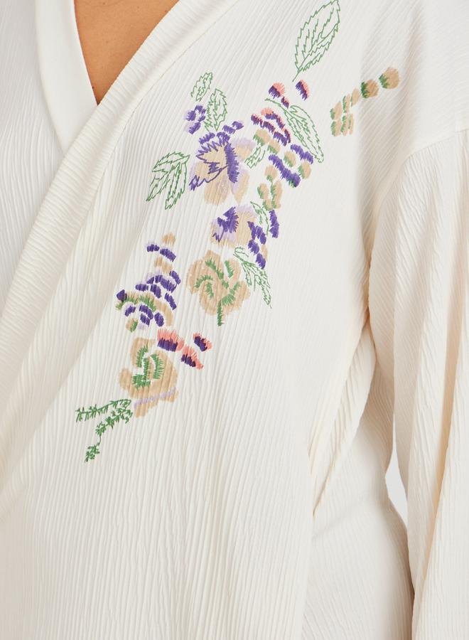 ستايلي روب مطرز بياقة على شكل حرف  بطول الركبة - Image 3