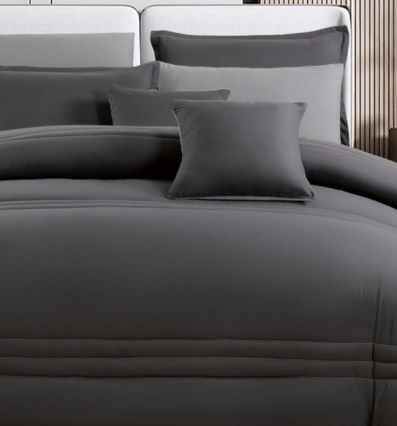 A modern and elegant double bed sheet set that combines simplicity with a hotel touch.