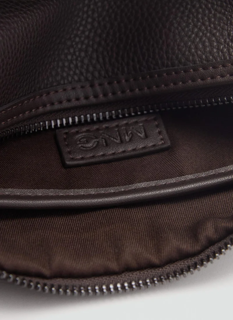 مانجو مان Contrast-Strap Pebbled Cosmetic Bag