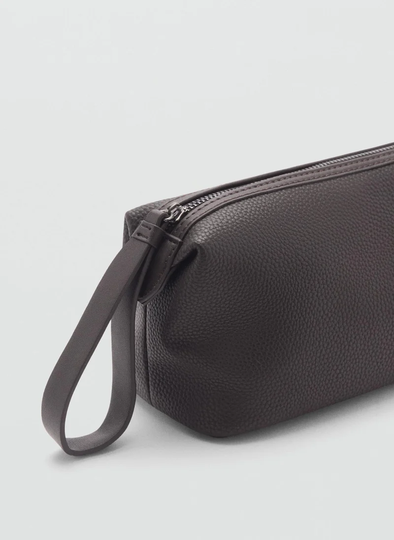 مانجو مان Contrast-Strap Pebbled Cosmetic Bag