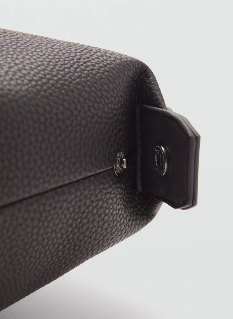 مانجو مان Contrast-Strap Pebbled Cosmetic Bag