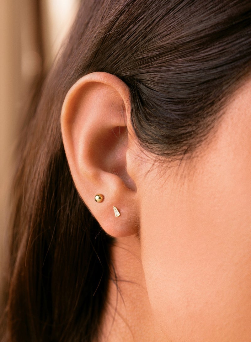 روبي آرت الذهب حلق من الذهب الخالص عيار 18 قيراطًا للنساء - مضاد للحساسية ولمعان فاخر - 0.80 جرام - Image 3