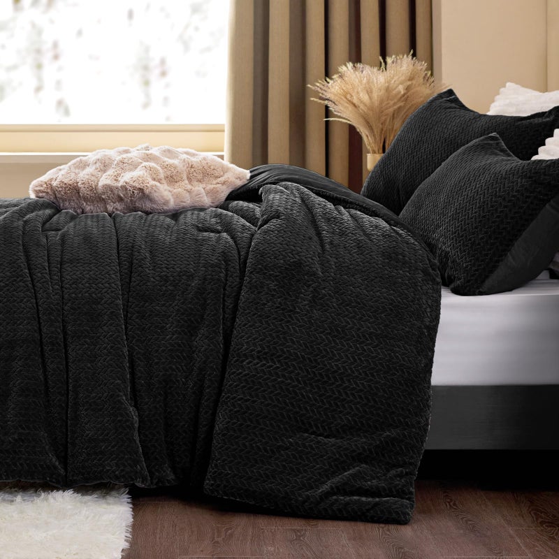 ChiXpace Flannel Fleece Queen Comforter Set - Furry Black Leaves Pattern Faux Fur Bed Set, Winter Ultra Soft Fuzzy Comfort Set, Velvet Bedding Set for Bed with 2 Pillow Cases - Image 1