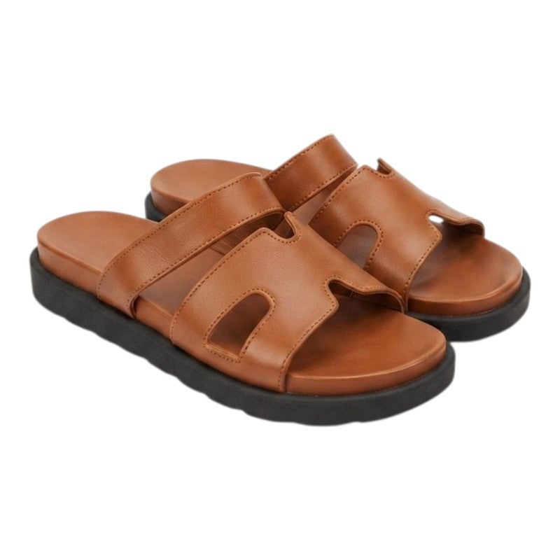 Lightweight unisex leather slippers, comfortable for the feet, suitable for the beach, club, and home, available in distinctive colors, for everyday use, Summer 2026