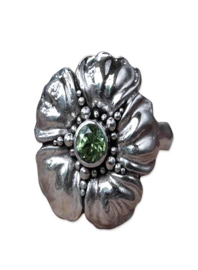 نوفيكا خاتم زهرة الزبرجد المصنوع يدويًا من نوفيكا، مصنوع من الفضة الإسترليني البالينية، حجر واحد أخضر، مناسب لحفلات الكوكتيل، مصنوع من خشب السرو الإندونيسي، مرصع بأعشاب مجففة، حجر بخت الزهور [إطار تاجي 0.7 بوصة طول × 0.7 بوصة عرض × 0.3 بوصة] - Image 1
