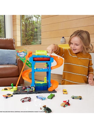 Hot Wheels City Tunnel Twist Car Wash & Color Shifters Vehicle in 1:64 Scale – Vehicle Playset Toy for Kids Ages 3+ - view 2