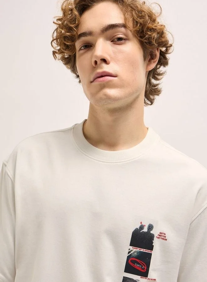 Men's White Graphic Print Crew Neck T-shirt Perfect For Casual Wear, Gym, Travel, Or Layering Stylish And Versatile Essential For Every Wardrobe