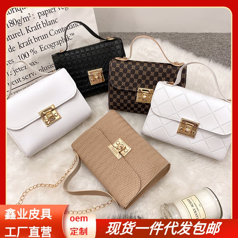 2023 New Ladies Small Square Bag Fashion Simple Shoulder Messenger Bag Chain Bag Female Source Manufacturers Straight Hair Generation - Image 2