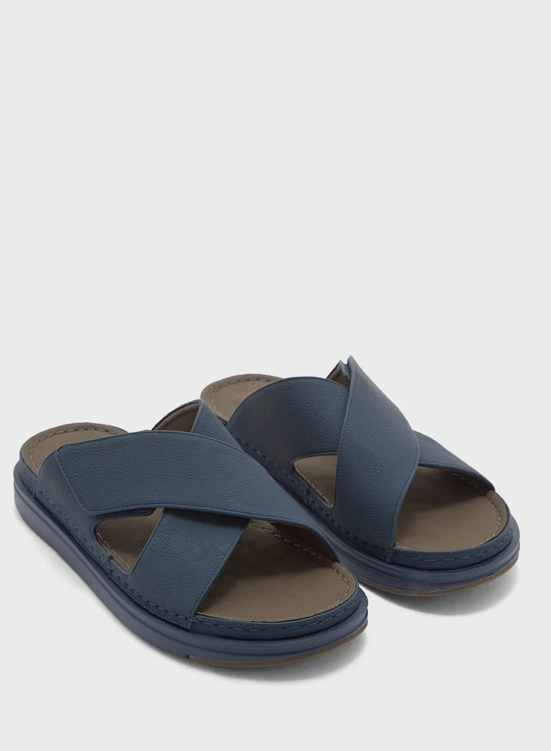 روبرت وود صنادل كومفورتلاين بحزام متقاطع