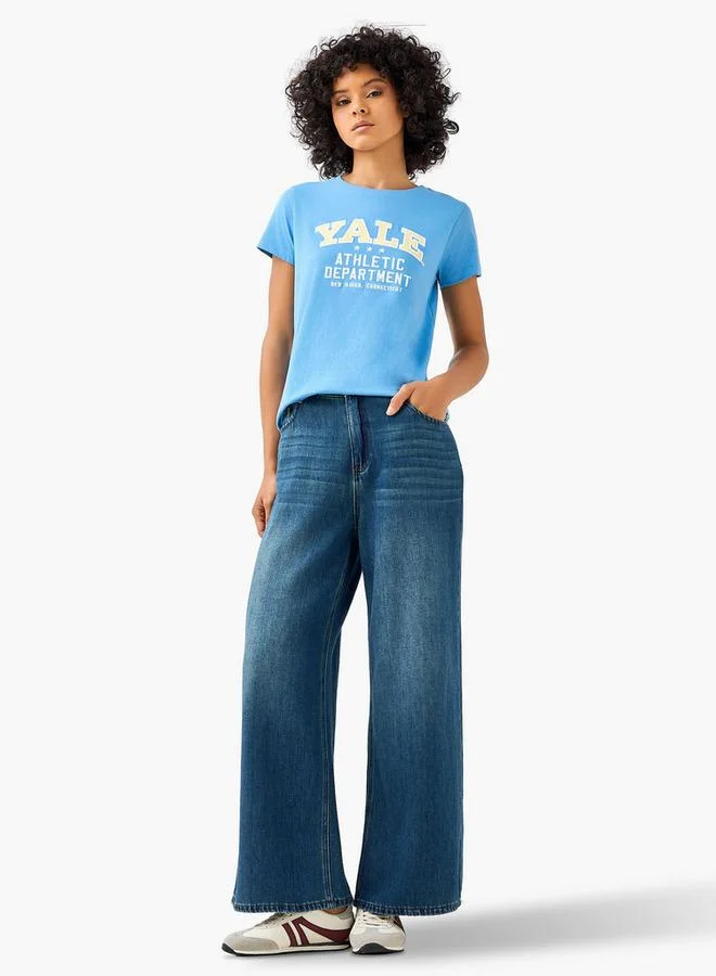 اس بي كاركترز تيشيرت قطن بقصة عادية بطبعة ييل