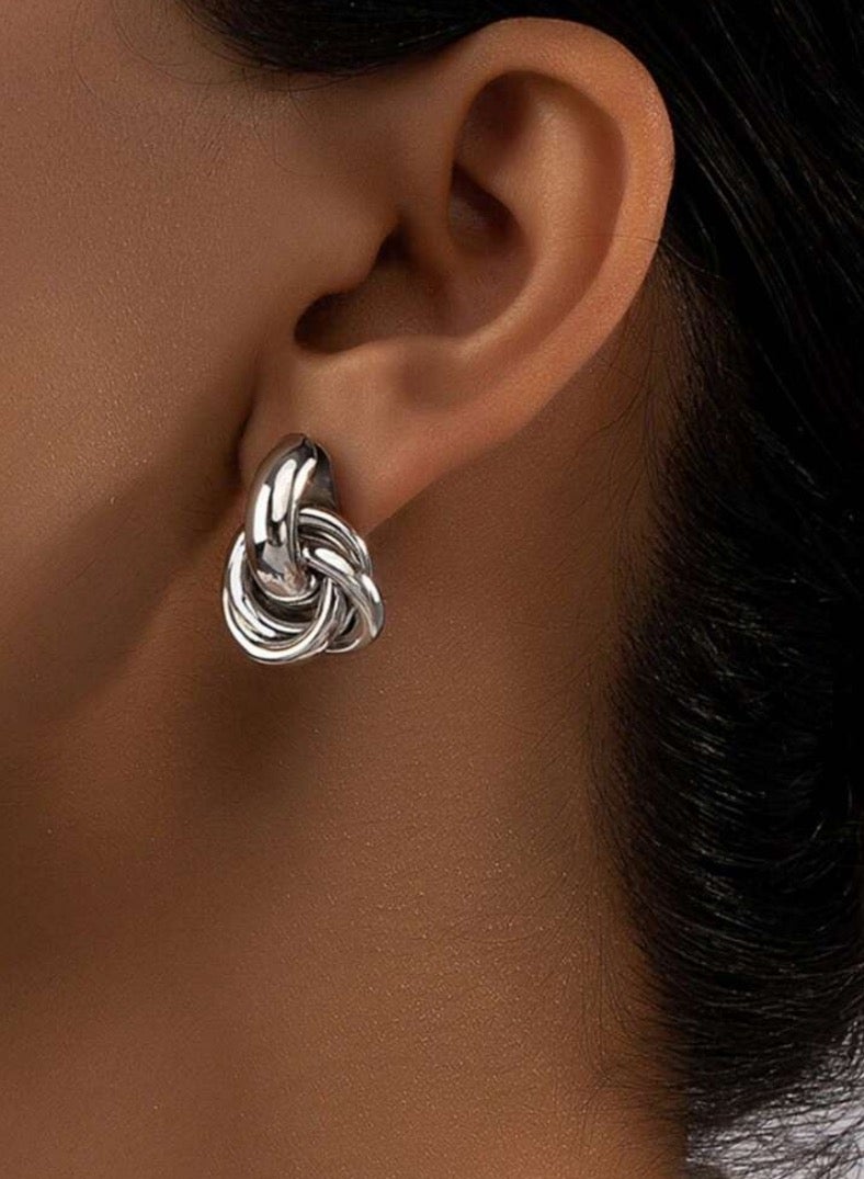 إيكوال حلق نسائي انيق مصنوع من الاستانلس ستيل باللون الفضي - Image 1