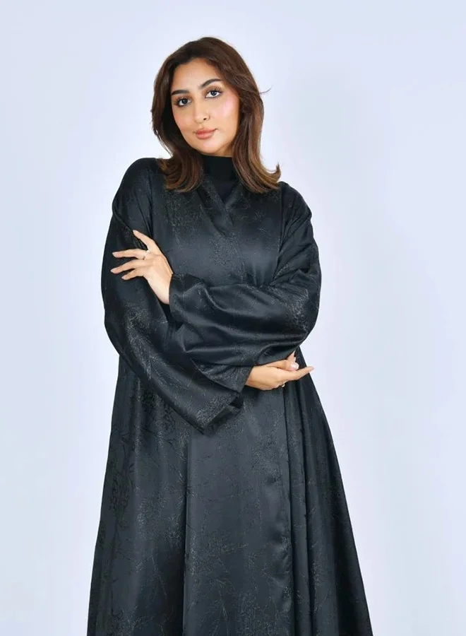 عبايات لمحة عباية سوداء بقماش حريري صيفي منقش