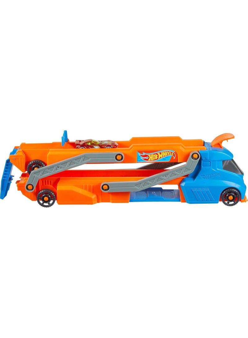 Hot Wheels سيارة لعبة، وشاحنة، وحامل ومسار مع سيارة لعبة مقياس 1:64، وشاحنة كبيرة تتحول إلى مسار بطول 2.5+-قدم مع قاذفة، تخزن حتى 9 سيارات مقياس 1:64، تتصل بمجموعة أخرى - Image 4