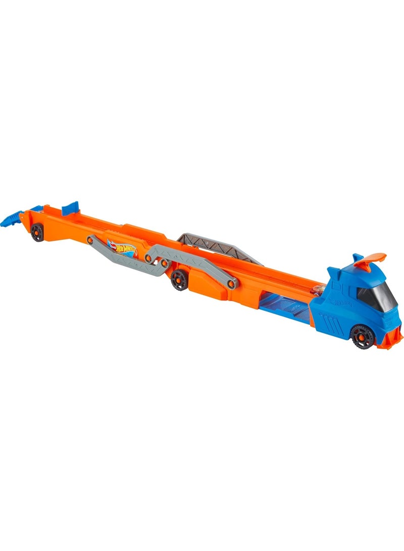 Hot Wheels سيارة لعبة، وشاحنة، وحامل ومسار مع سيارة لعبة مقياس 1:64، وشاحنة كبيرة تتحول إلى مسار بطول 2.5+-قدم مع قاذفة، تخزن حتى 9 سيارات مقياس 1:64، تتصل بمجموعة أخرى - Image 5