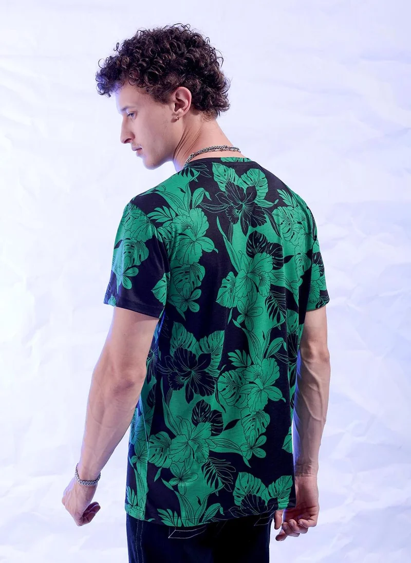 ذا انديان كراج كو Men Slim Fit Tropical Print Round Neck Tshirt