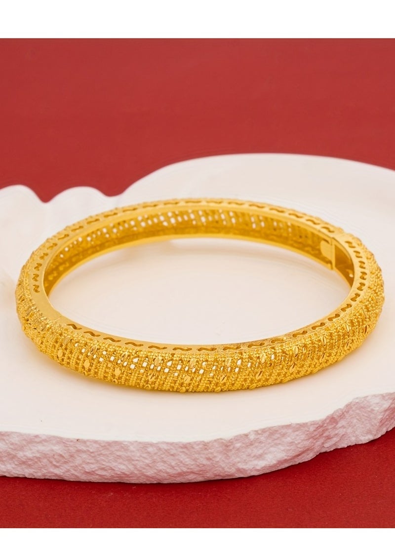 FASHION Hollow Strip Printed Pattern Bracelet, Exquisite Environmentally Friendly Copper Women's Fashionable High-End Bracelet  - Image 1
