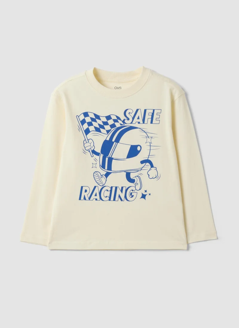 او في اس OVS White oversized T-shirt in 100% organic cotton with racing print for boys