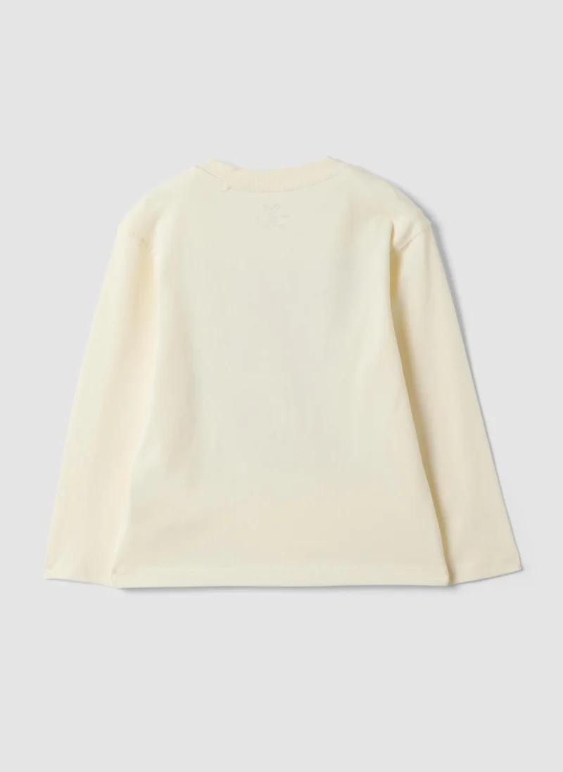او في اس OVS White oversized T-shirt in 100% organic cotton with racing print for boys