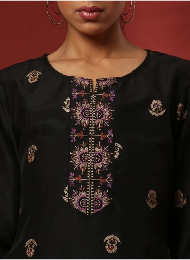 Abhishti Prointed straight kurta- black