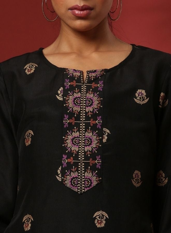 Abhishti Prointed straight kurta- black  - Image 2