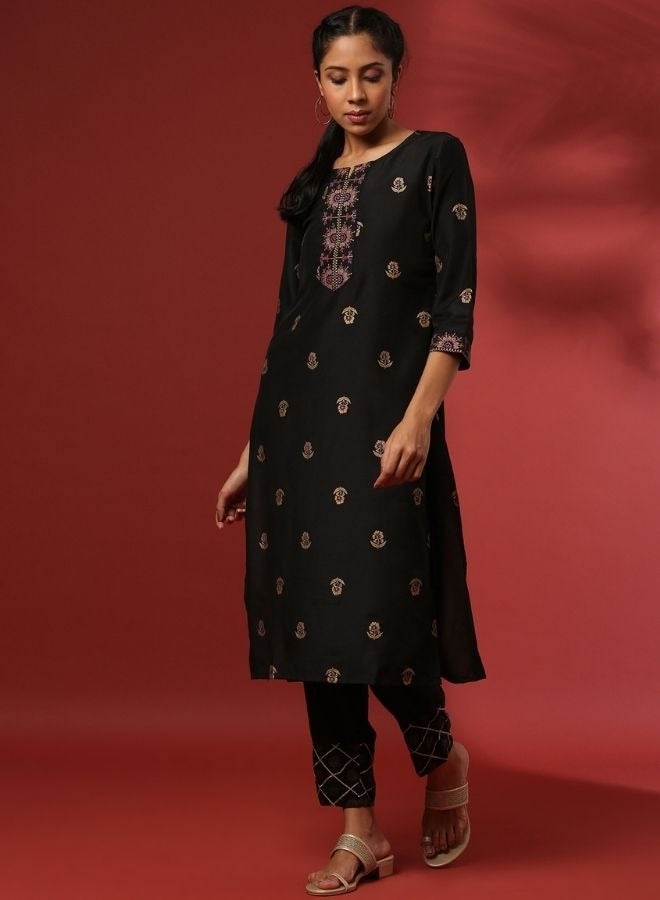 Abhishti Prointed straight kurta- black  - Image 3