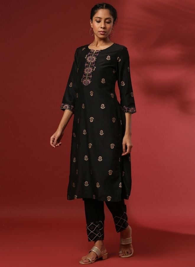 Abhishti Prointed straight kurta- black  - Image 4