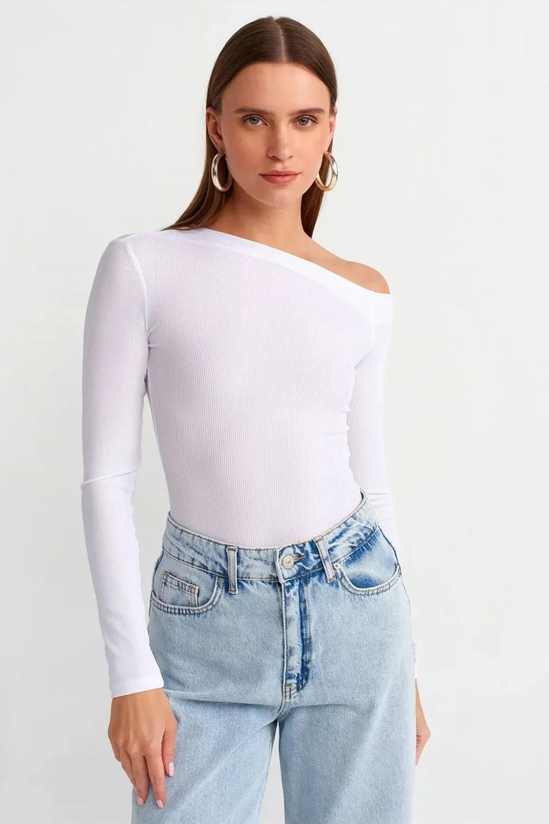 DILVIN Asymmetrical Cut-Out Slim Fit Blouse