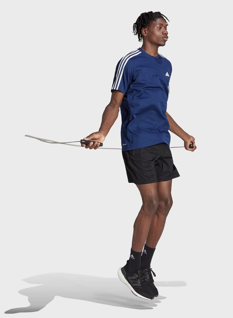 اديداس تيشيرت أساسي للتدريب 3 خطوط للرجال - Image 4